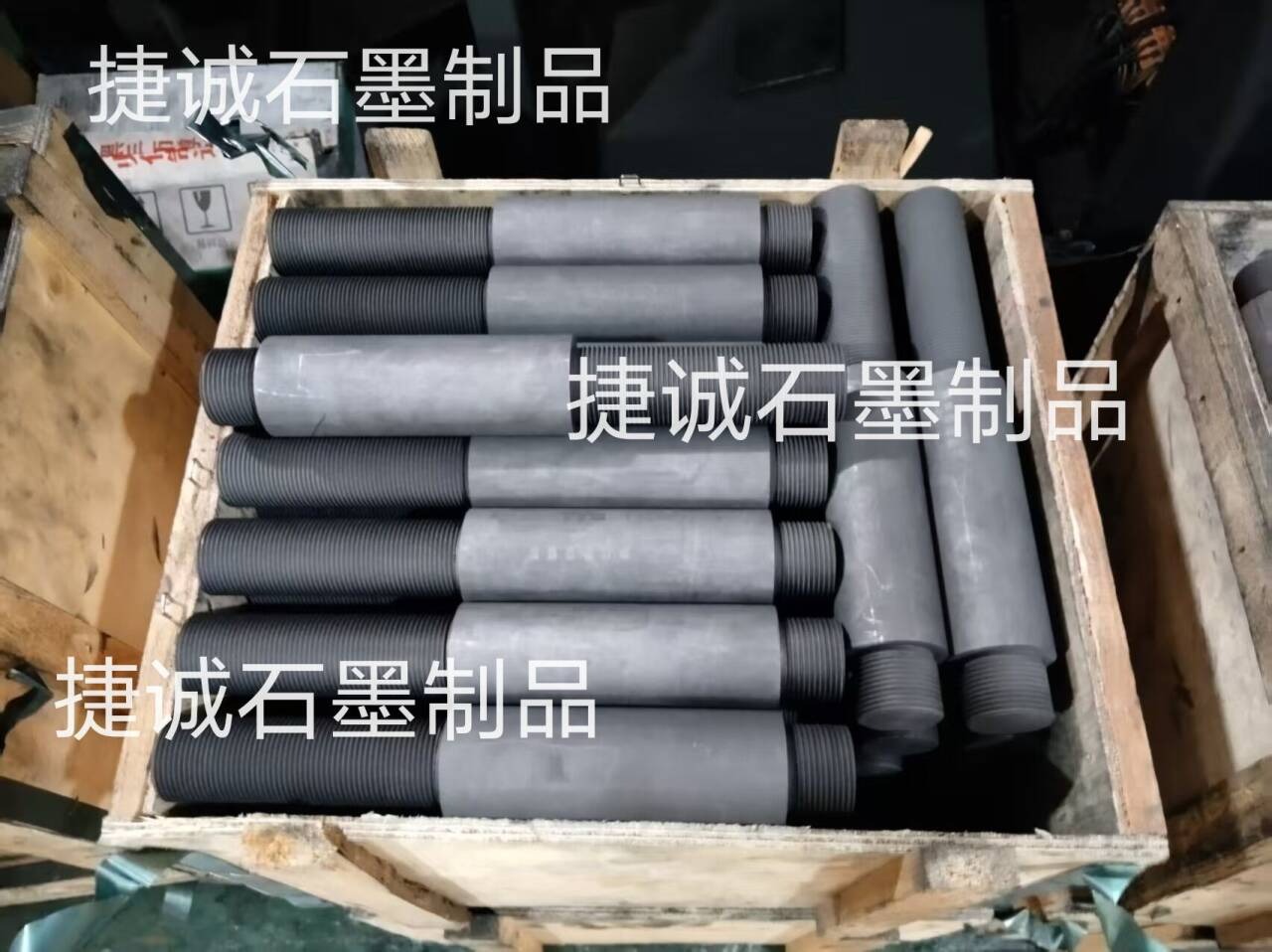 真空爐石墨導電桿，真空爐石墨件，真空爐石墨配件，真空爐石墨件加工，真空爐石墨螺母，真空爐石墨立柱，真空爐石墨加熱棒，真空爐石墨連接片，真空爐石墨件石墨導電桿，真空爐石墨件生產(chǎn)廠家